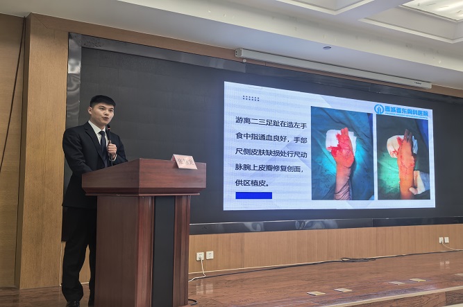 张慧龙.jpg 张慧龙.jpg